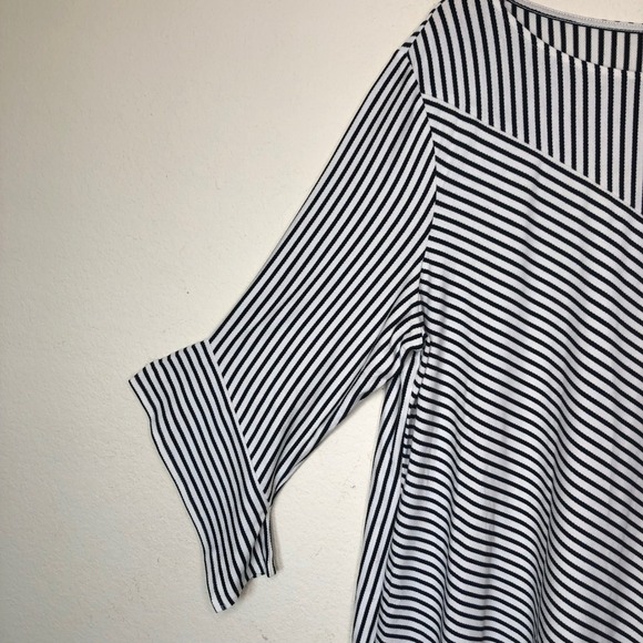 NWT Chico's XL Knit Top Black White Split Stripe 3/4 Sleeve Flared Cuff - Picture 9 of 15